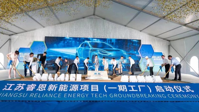 储能系统散热材料的选择：关键因素与误区解析